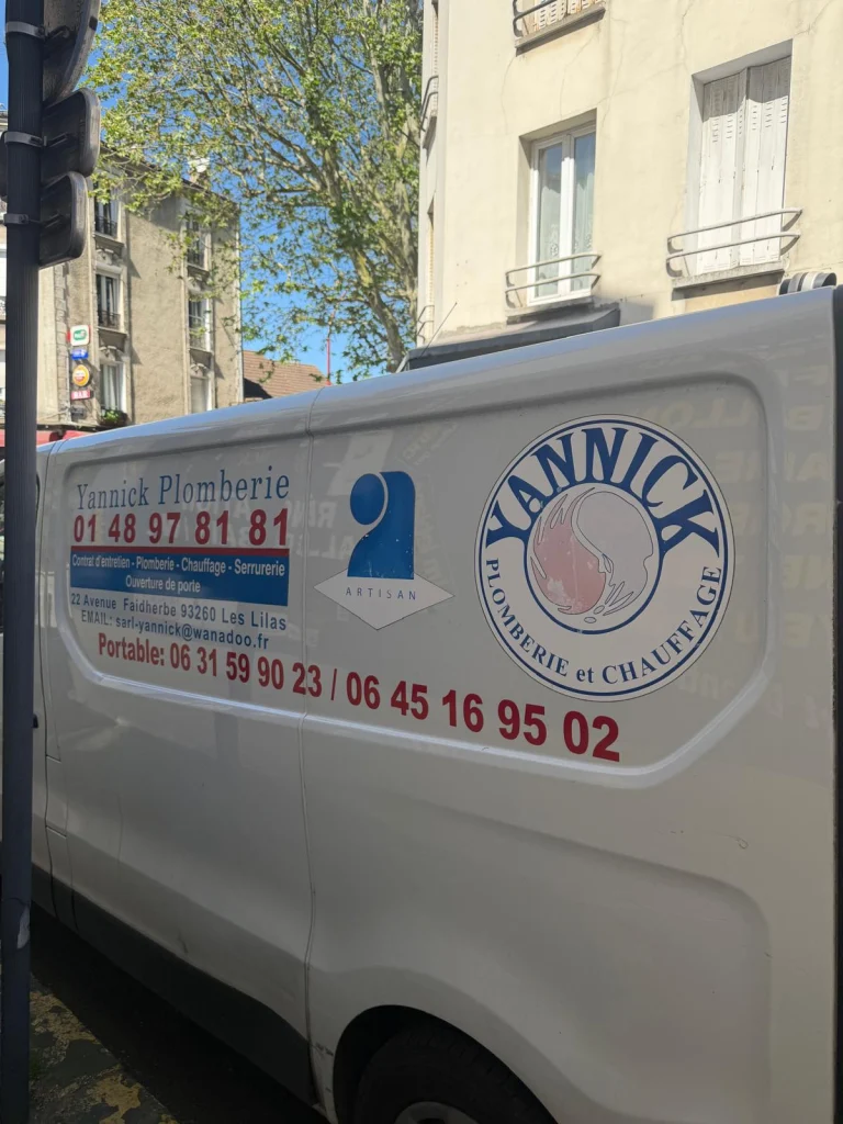 Le camion d'intervention Yannick Plomberie & Chauffage aux Lilas
