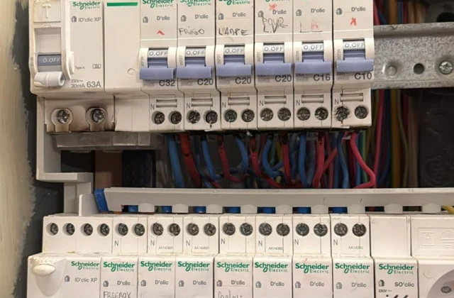 Tableau électrique — chantier de remise aux normes par Yannick (4)