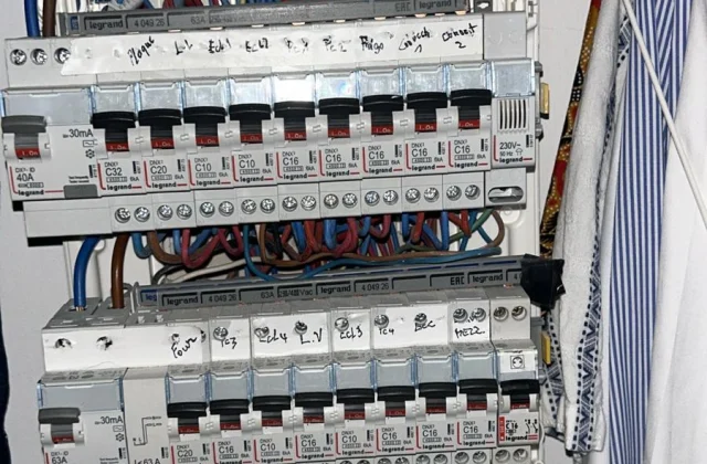 Tableau électrique — chantier de remise aux normes par Yannick (5)